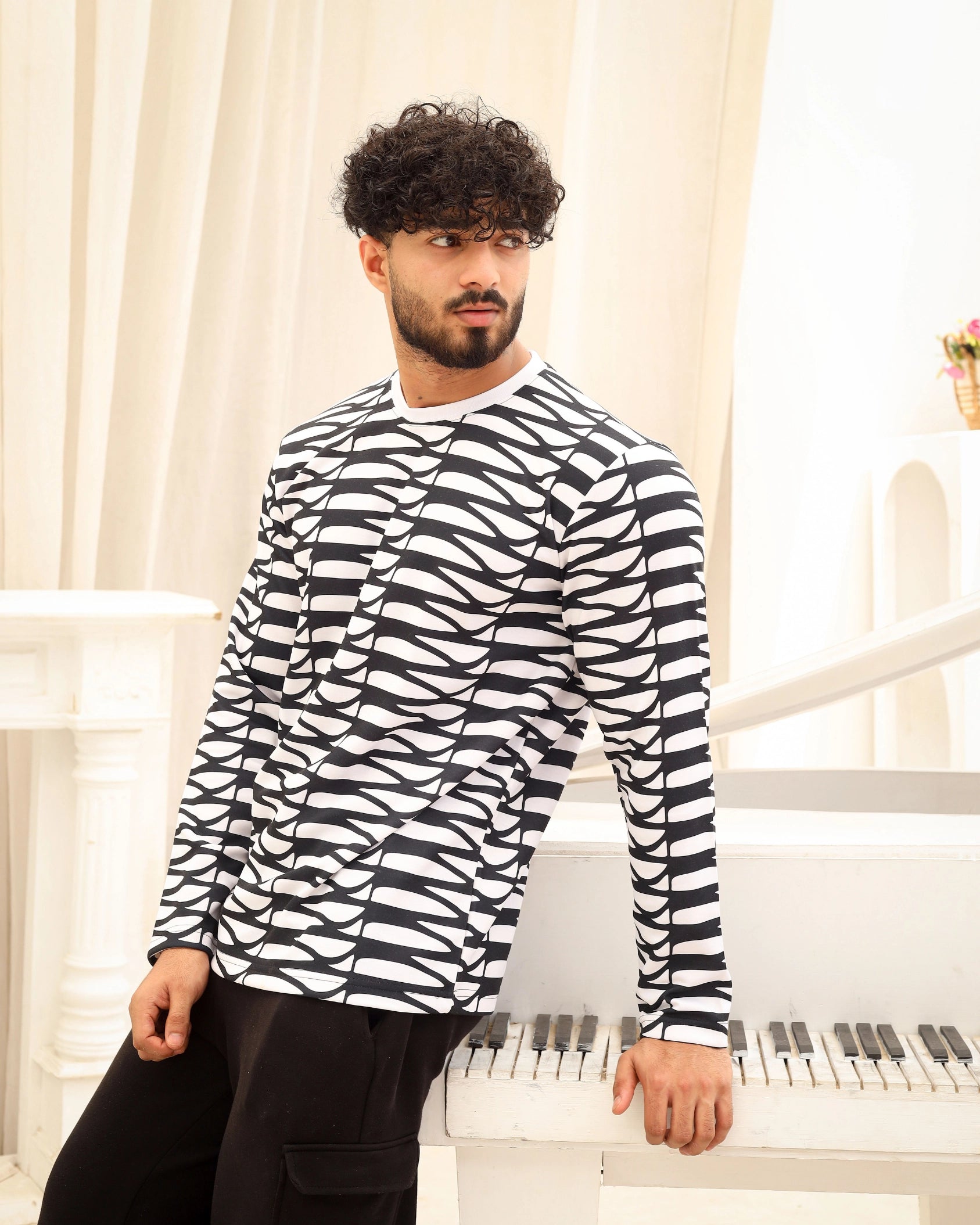 Men’s Black & White Printed Sweatshirt