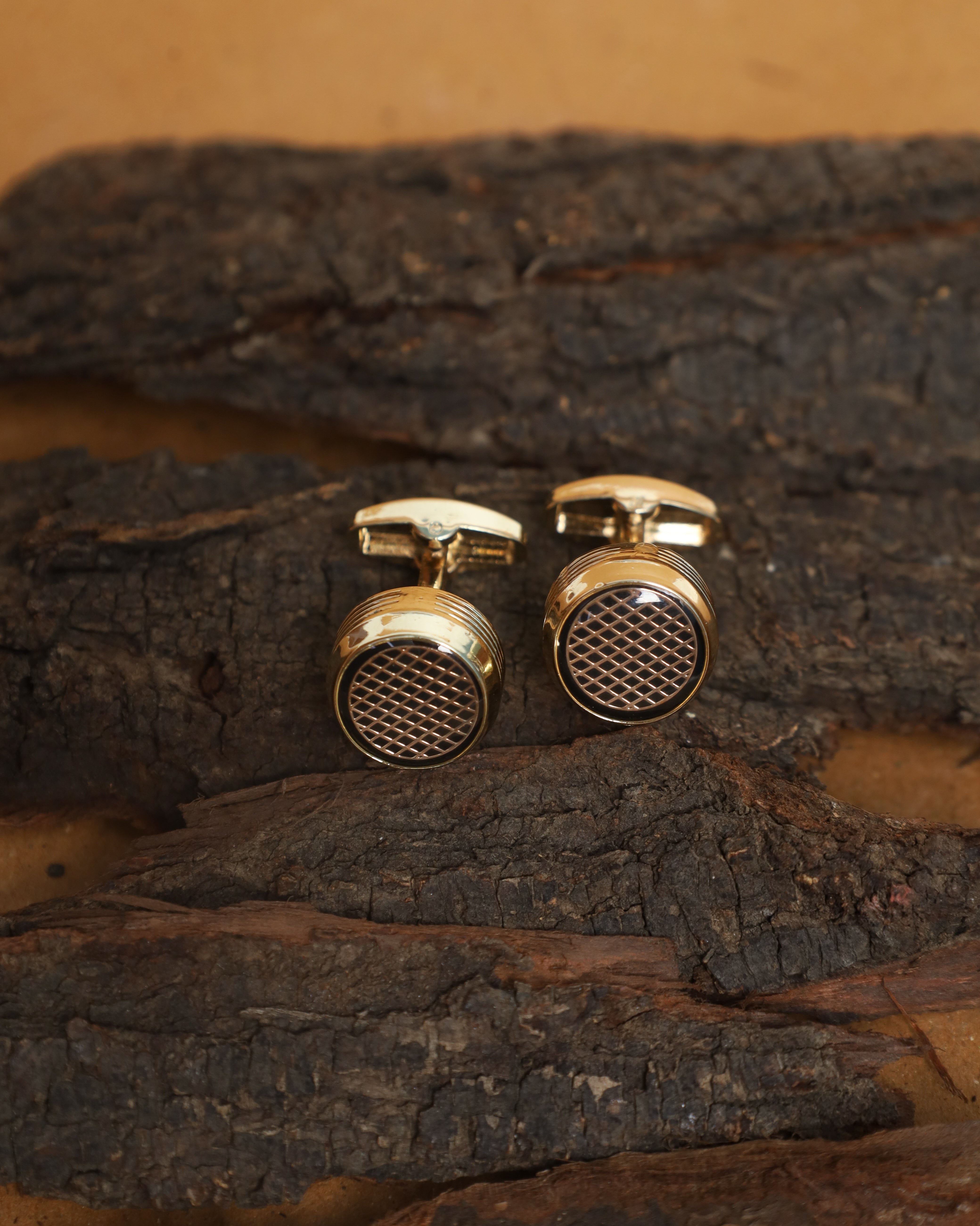 Gold-Tone Round Lattice Pattern Cufflinks