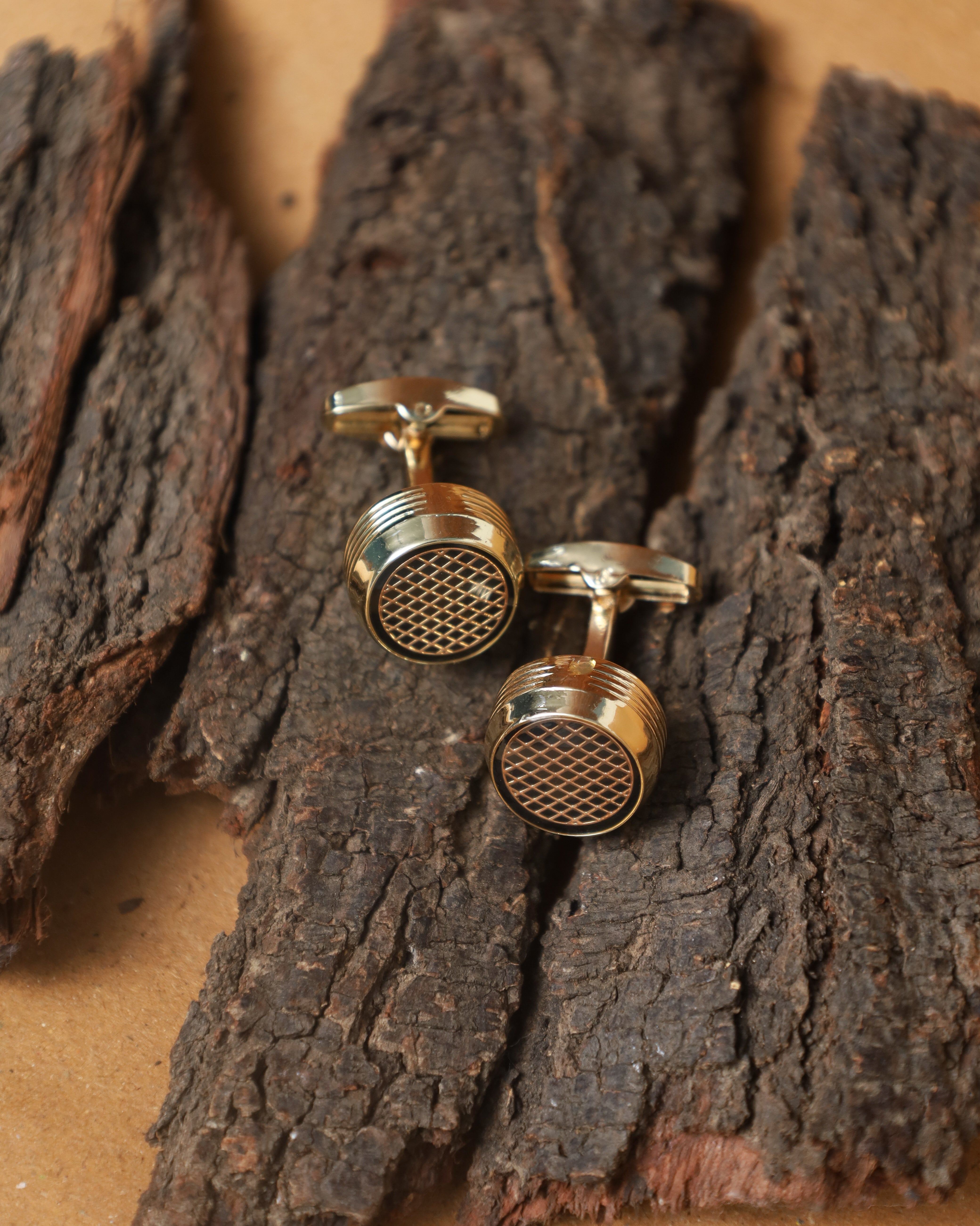 Gold-Tone Round Lattice Pattern Cufflinks